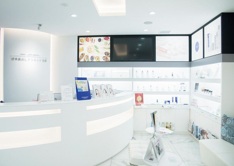 体の中と外から皮膚の健康を捉え、栄養や漢方、機器治療、スキンケアやメイクまで総合的に考える「ハーモナイズ治療」を提案する。