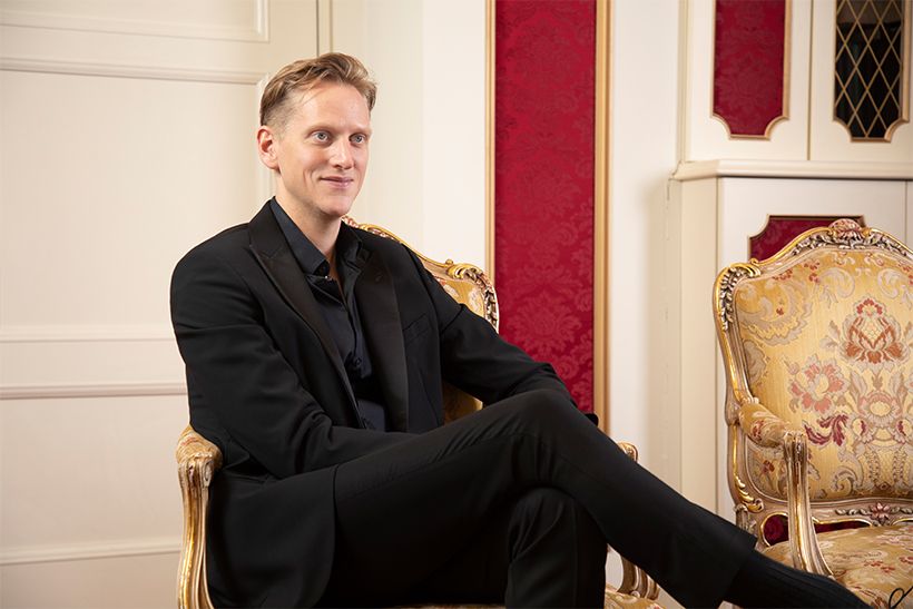 ダンサー時代と変わらぬスタイルを維持しているホールバーグさん。体形維持の秘訣を尋ねると、「踊ることをやめたとはいえ、運動することが好きなので、ずっと体は動かしています。今はファッションを楽しめるようになったので、そのためにも体形はキープしておきたいですね」