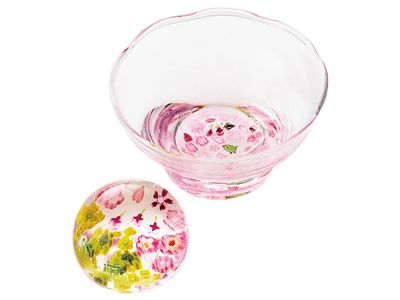 「暮らしのうつわ 花田」で購入できる、三留 舞の作品。