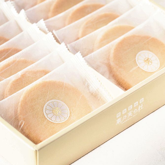 幸福の願いが込められた塩サブレ。優しい味わいで手土産にも喜ばれます