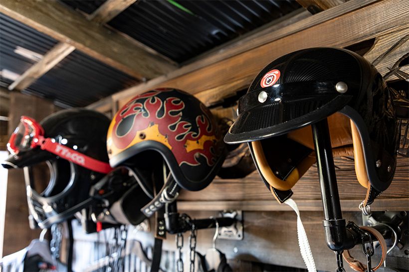 ヘルメットもあえてヴィンテージ調のものをオーダー。
