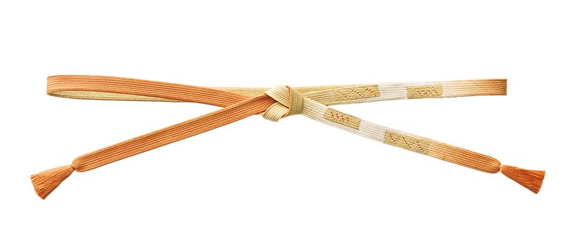 色留袖や訪問着など華やかさを演出したいと きに使われる高麗組。帯締め／龍工房