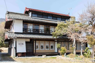 今回の山梨ナビゲーター・串田さんが運営するシェアスペース「石川庵」。地域の交流の場としてだけでなく、県外からアーティストを誘致してイベントを行うなど、文化サロンとしての役割も。