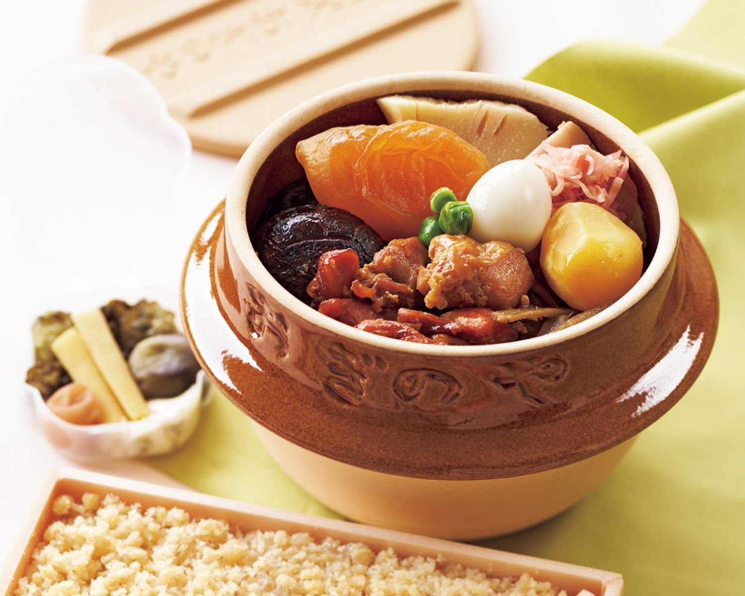 【群馬県】土釜容器は持ち帰って炊飯にも活躍 峠の釜めし