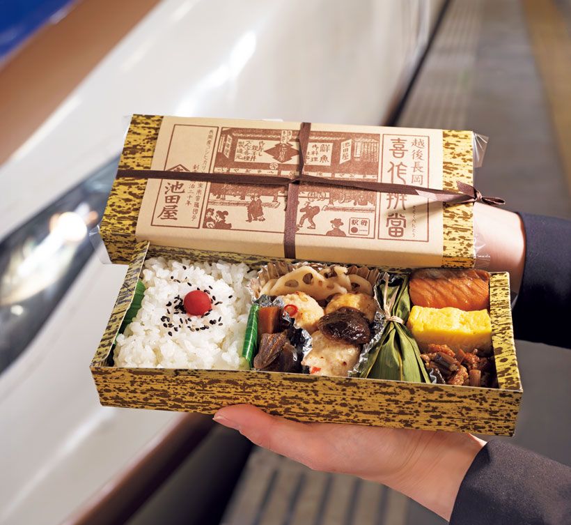 池田屋創業120年を記念し、初代の名をとって2007年に発売された「越後長岡喜作辨當」。掛け紙には明治の頃の店頭が描かれている。売り場は上越新幹線長岡駅上りホームにある。