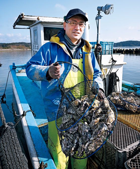 春に旬を迎える能登かきは、肉厚で濃厚な味わいが特徴。水上水産の横山孝幸さんから仕入れている。