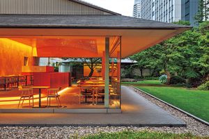 日本庭園を眺めながら、和素材を使ったフレンチやスイーツを堪能