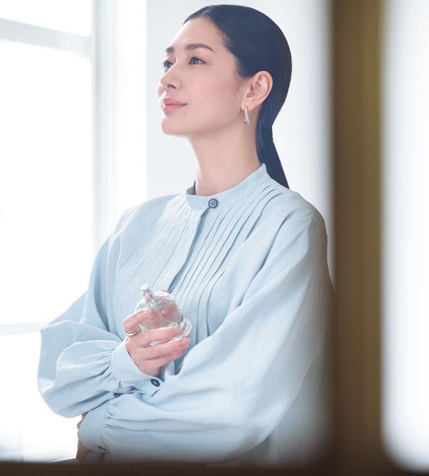 シャツ25万800円　ピアス6万8200円　リング5万3900円／すべてジル サンダー（ジルサンダージャパン）