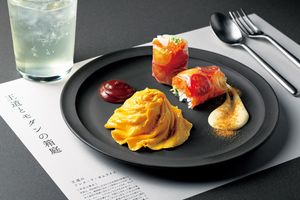 「Ginza Sony Park」の地下3階に誕生したダイニングでハーフサイズの洋食を