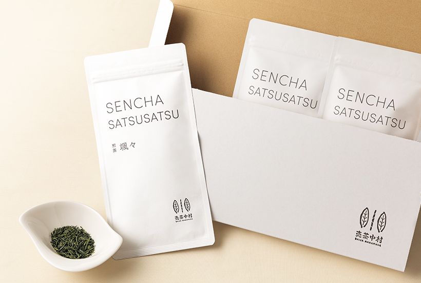 茶葉の品種の中で主流とされる「やぶきた」以外をブレンド。独自の配合で飽きのこない奥深い味わいに。「颯々」1パック60グラム 1200円