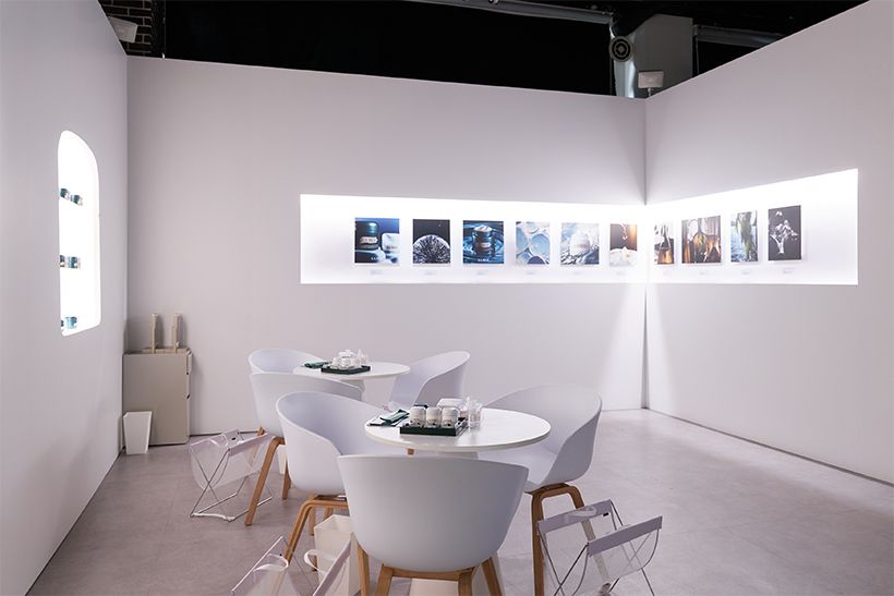 ギャラリールームでは、ブランドストーリーや製品のこだわりを伝える展示をゆっくりと眺めることができる。