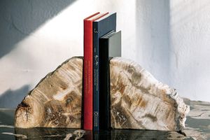 「OAK Petrified Wood（オーク ペトリファイド ウッド）」で木の化石から作られた唯一無二のアイテムを