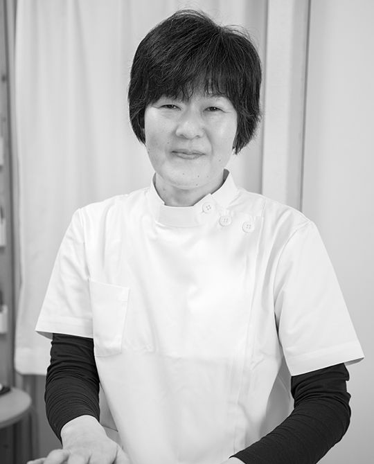 楽効堂 院長 中川由紀（なかがわ・ゆき）先生　1974年、東京都生まれ、愛知県育ち。千葉大学卒業後、IT業界で十数年働く。母の体調不良をきっかけに東洋医学に出会い、自然治癒力を高める考え方に感動して鍼灸師の道へ。2016年に開業。東洋鍼灸専門学校在学中に「いやしの道協会」に入会し、同協会創始者の横田観風先生、顧問の海野流観先生に師事。24年、同協会副会長に就任する。