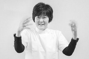 鍼灸師が教える「簡単セルフケア」。胃腸の働きを高める“ほぐし体操”