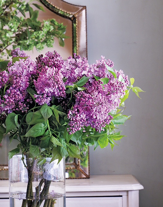 藤野幸信さんのブーケ＆アレンジ「初夏の花木」を飾る。ライラックの