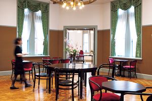 慶應義塾大学内・重要文化財の建築で、憩いのひとときを