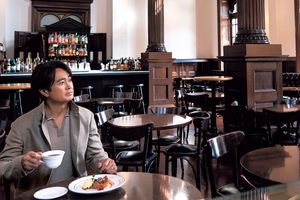 俳優・石黒 賢さんと訪ねる。クラシック建築が優雅な東京・丸の内の「カフェ1894」