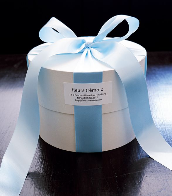 中に花が入っているようには見えず、開けたときにサプライズが。