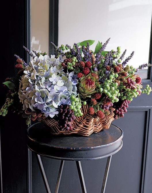 Arrangement ベリー畑で摘んだままをイメージしたバスケットアレンジ