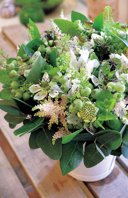 Bouquet 緑×白の色合わせでブルーベリーのフレッシュ感を生かす