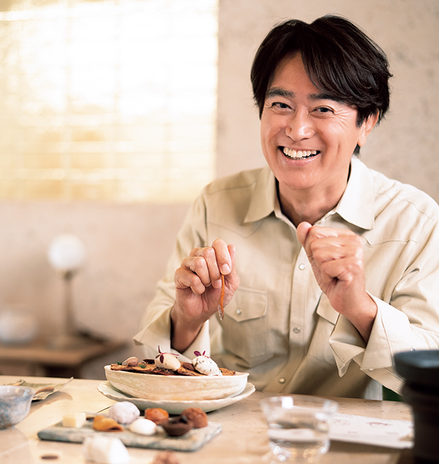 俳優・石黒 賢さんが体験型のカフェ「ニブ」でカカオの魅力を探求