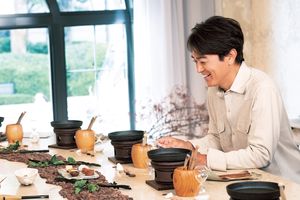 俳優・石黒 賢さんが体験型のカフェ「ニブ」でカカオの魅力を探求！