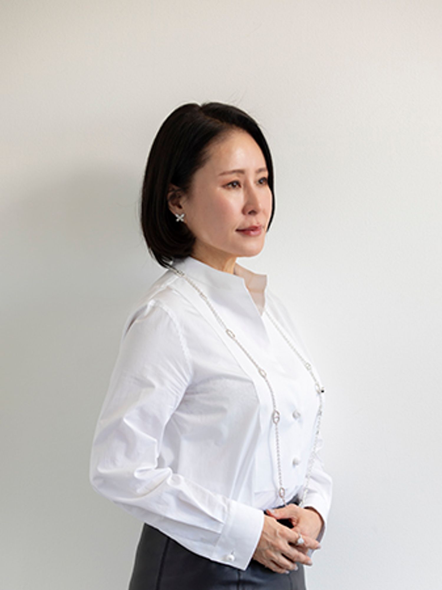 食空間プロデューサー/テーブルスタイリスト。早稲田大学第一文学部卒業。イギリス留学にてテーブルコーディネートを学び、帰国後、百貨店やギャラリー、テーブルコーディネートフェスティバルなどでのイベントやトークショー、スタイリング、セミナーのほか名窯ブランドのスタイリングを多数手がける。学IWATAYA講師。福岡在住。