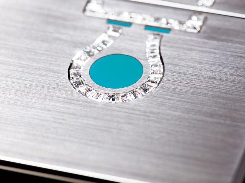 チタンケースにターコイズとダイヤモンドを見事にセッティング。クリック‒クラック セルティ エディション（レ・ソリッド1個付属）価格は要お問い合わせ／アンリ・ジャック 銀座