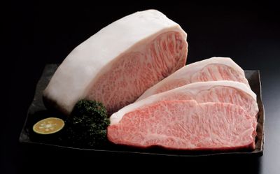 美しい霜降り、柔らかな肉質の「おおいた和牛」。