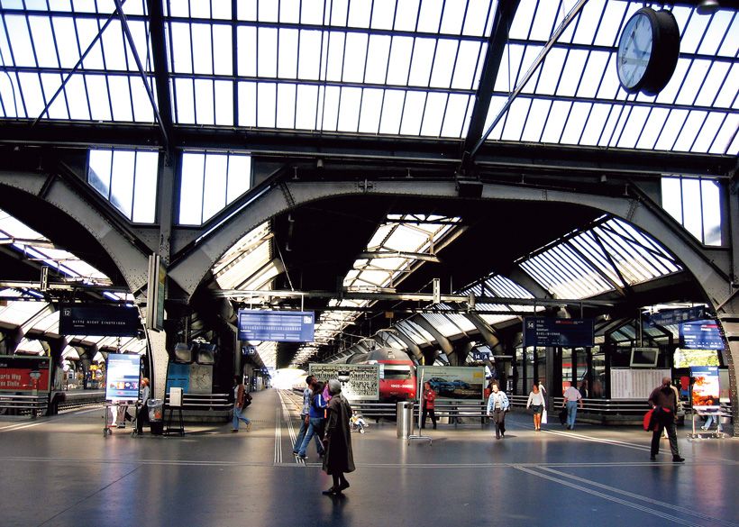 チューリヒ中央駅構内。