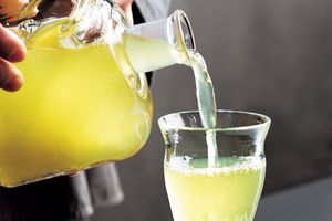 こだわりの日本茶とお菓子のペアリングを楽しむ「松葉屋茶寮」