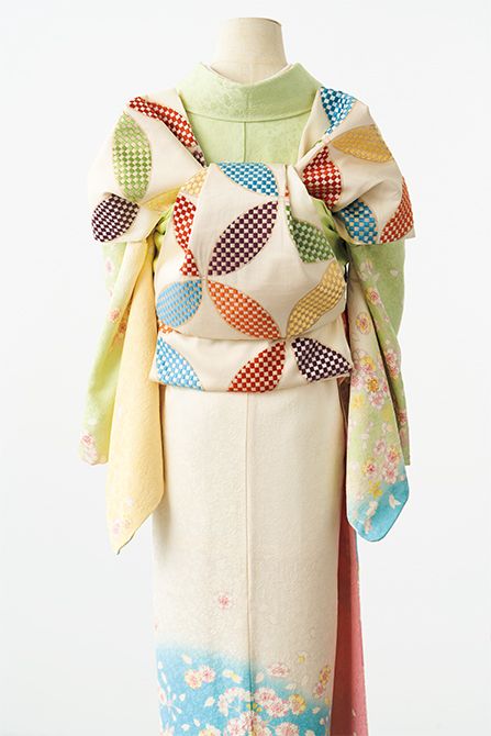 きもの・帯／ともに日本橋成匠　帯揚げ・帯締め／ともに渡敬