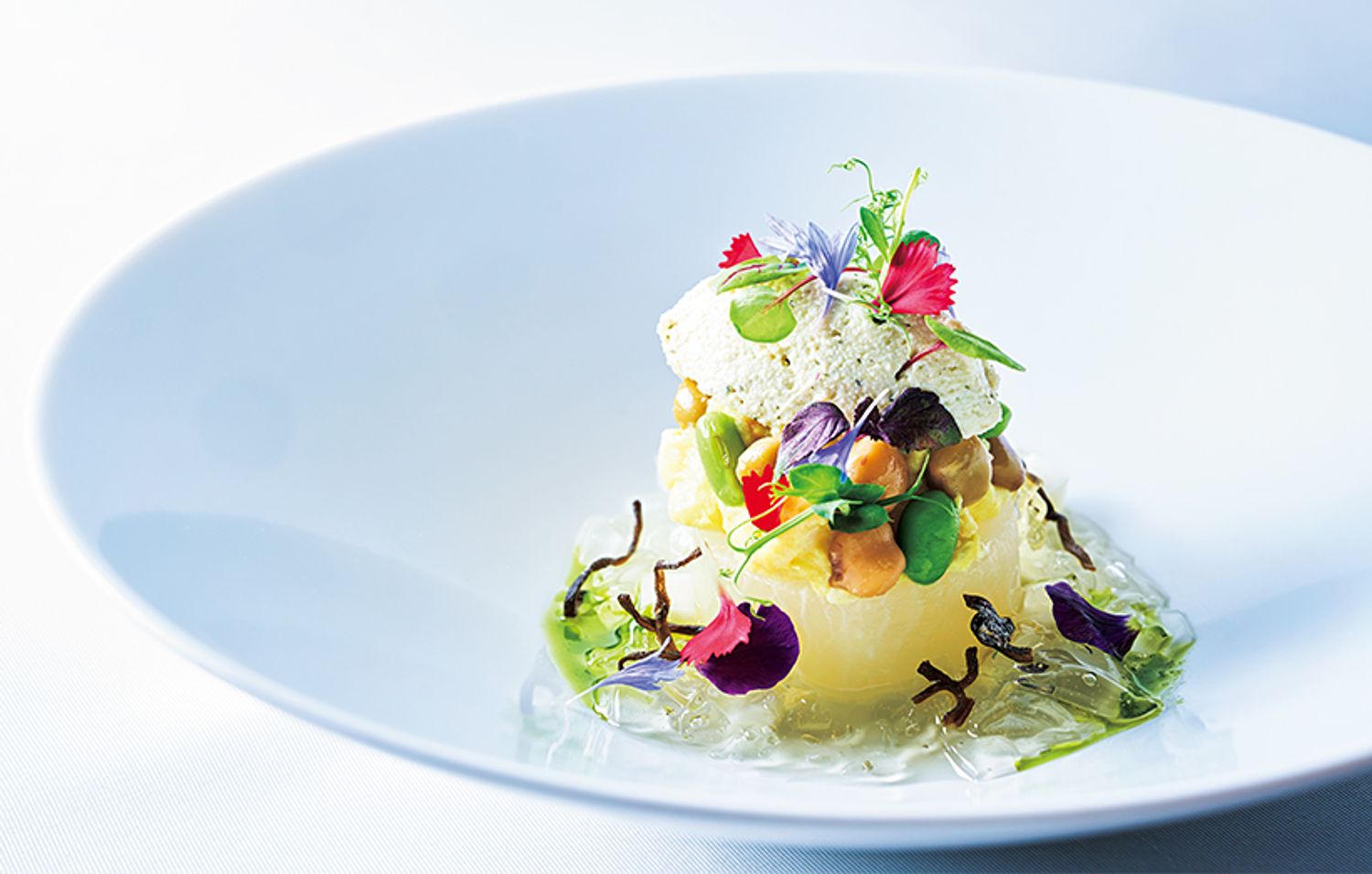 ある日のディナーメニューから、「島豆腐とゴーヤのムース」。5皿のコースでも総計800カロリー以下。糖分、塩分、脂質も抑えられている。