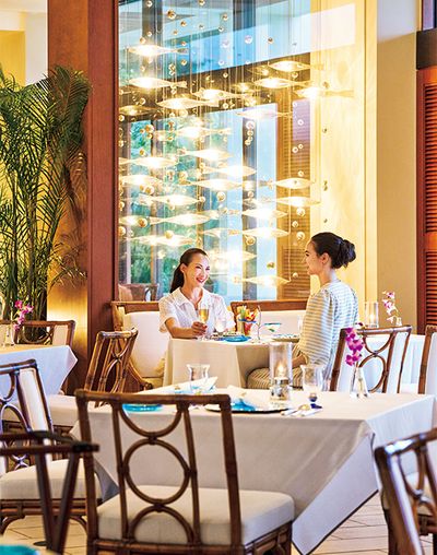 海の中を思わせる「ファインダイニング」で、ゲストごとにカスタマイズした特別ディナーを。