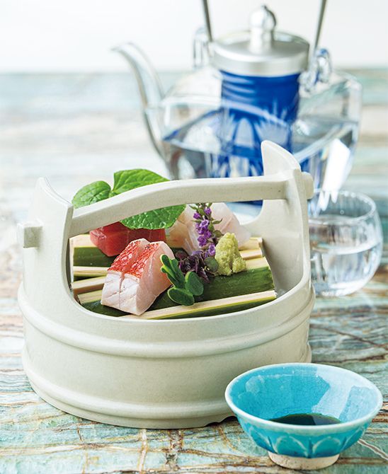 夏の夕食の献立から。本日のお造りは、金目鯛・鯛・まぐろ。豊富な種類の魚が揚がる小田原港から直送される。