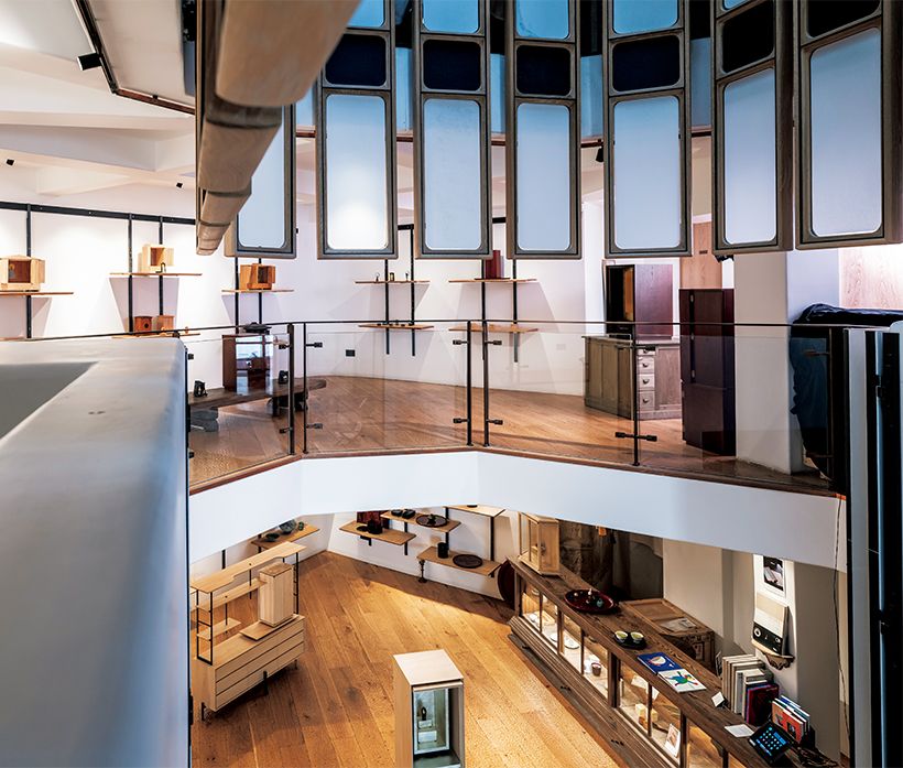 仏教の枠組みから離れ、アートピースとしての厨子を特徴づけた展覧会会場。