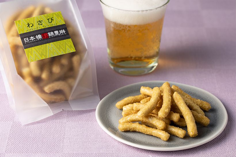わさびのほどよい辛味が、ビールのおともにもぴったり。「わさびかりんとう」60グラム390円。