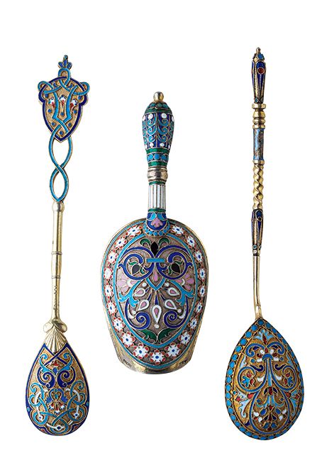 特殊なエナメル加工によるロシアのティーキャディとキャディ・スプーン。