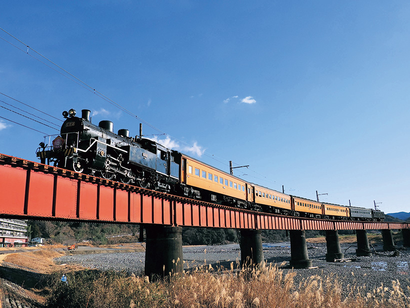 雄大な自然の中を走る「山列車」5選！鉄道写真家・櫻井寛さんの