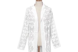 見た目も着心地も涼やかな「チヴィディーニ」のカーディガンで夏旅も快適に