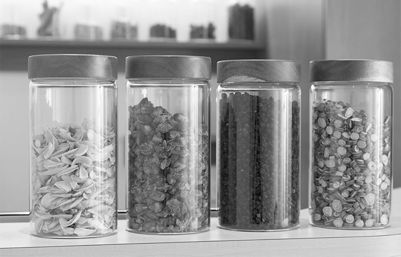 治療後に体質に合わせた薬茶を提供し体質改善と治療効果の向上を図る。