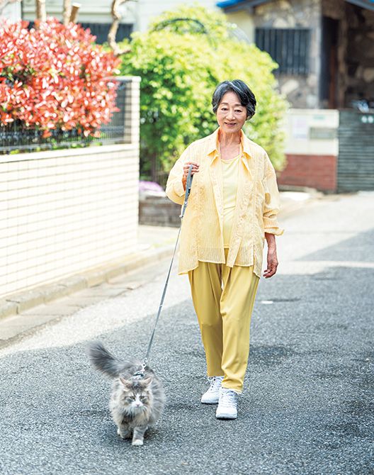 「朝時間の充実が健康の秘訣。愛猫とのひとときがエネルギー源です」