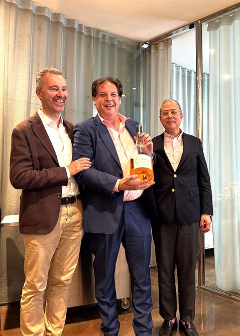 左から、シャトー デスクランの醸造責任者、ベルトラン・レオン氏、ウィスパリング エンジェルをアメリカナンバー1のロゼワインにした立役者、アラン・リヴィエール氏、ワイン商でアンバサダーも務めるアラン・ウォン氏。