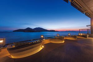 すべての客室がオーシャンビュー。歴史ある景勝地で波音に誘われる絶景宿