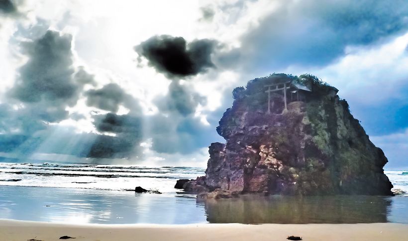 島根県出雲市の稲佐の浜。