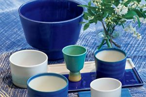 元マリメッコのデザイナーが地元・愛媛で手がける、美しく実用的な器たち