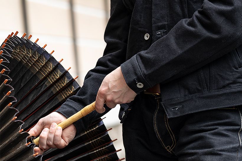 傘を開く際に聴こえる和紙の重厚な音色にも風情が漂います。