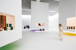 【ミラノデザインウィーク2025】ガラスやオブジェに命を吹き込む「エルメス」の幻想的な展示