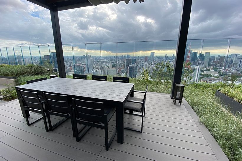 トリートメントの後は、開放的なスパデッキでリラックスしたひとときを。