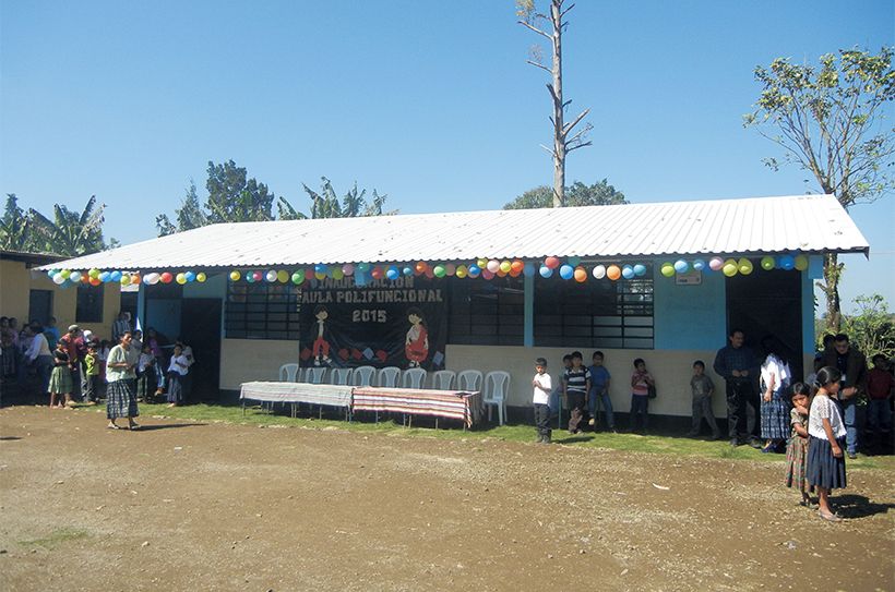 2015年に寄贈したグアテマラの小学校教室。「竣工の報告は何より嬉しい」と藤森さん。